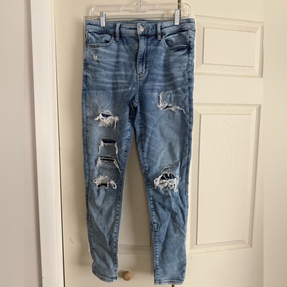 American Eagle Outfitters Light Blue Distressed Skinny Jeans